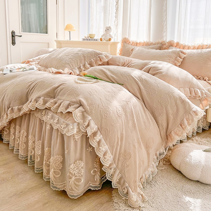 91家纺网 家纺一手货源 找家纺 虹星家纺 2024新款雕花夹棉蕾丝牛奶绒床裙四件套-罗马花园 罗马花园 卡其