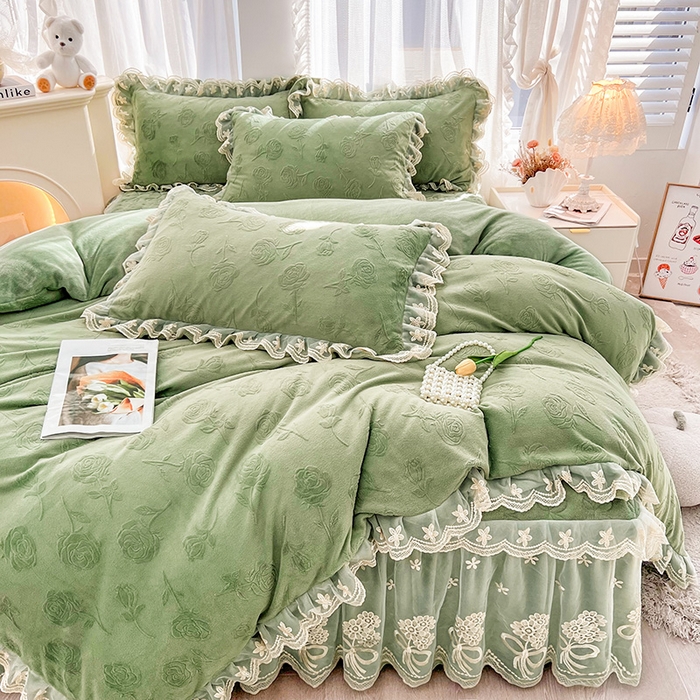 91家纺网 家纺一手货源 找家纺 虹星家纺 2024新款雕花夹棉蕾丝牛奶绒床裙四件套-罗马花园 罗马花园 果绿