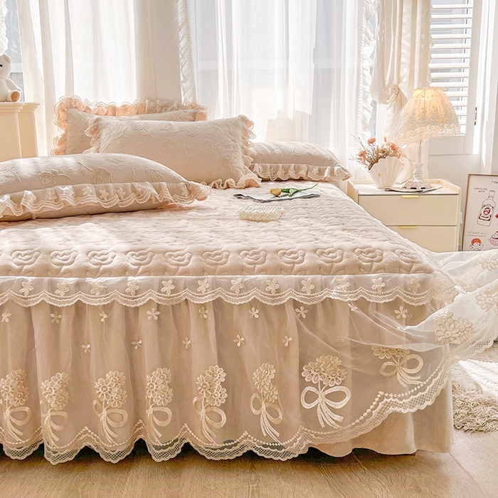 91家纺网 家纺一手货源 找家纺 虹星家纺 2024新款雕花夹棉蕾丝牛奶绒床裙四件套-罗马花园 罗马花园 卡其