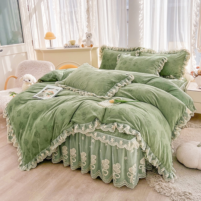 91家纺网 家纺一手货源 找家纺 虹星家纺 2024新款雕花夹棉蕾丝牛奶绒床裙四件套-罗马花园 罗马花园 果绿