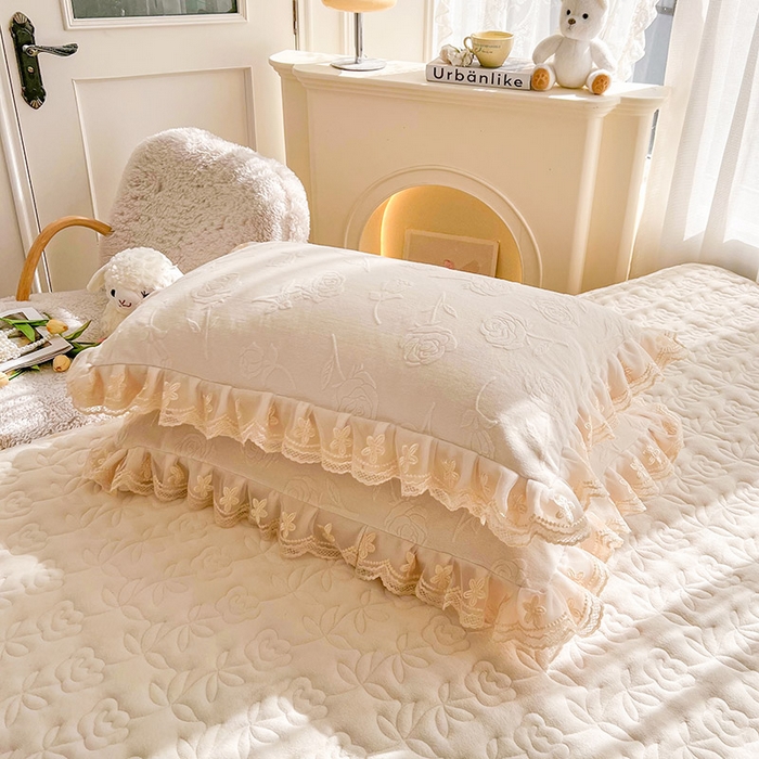 91家纺网 家纺一手货源 找家纺 虹星家纺 2024新款雕花夹棉蕾丝牛奶绒床裙四件套-罗马花园 罗马花园 象牙白