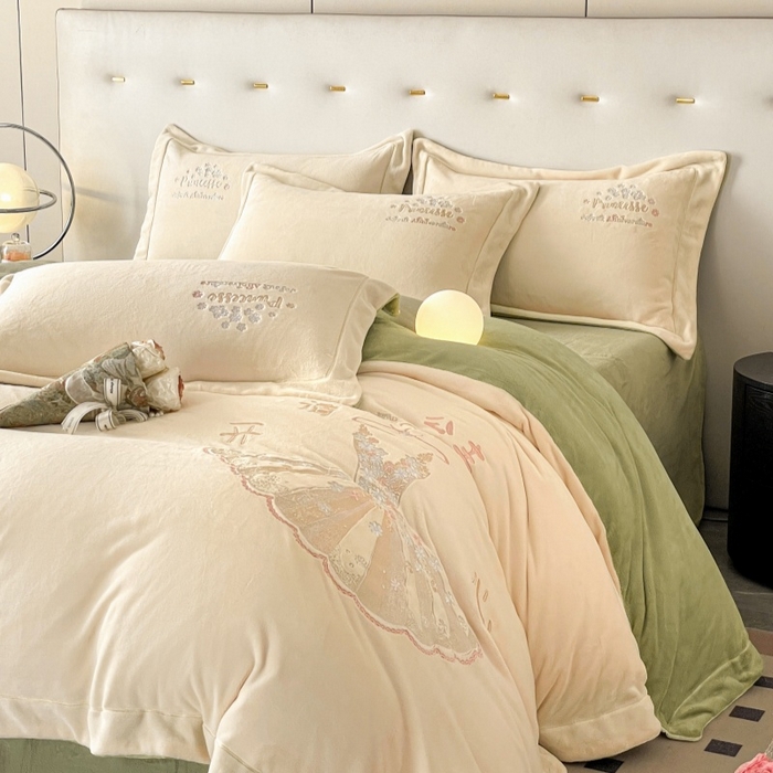 91家纺网 家纺一手货源 找家纺 新方向 2025新款全消光A类牛奶绒四件套-公主请开心2 公主请开心-奶白