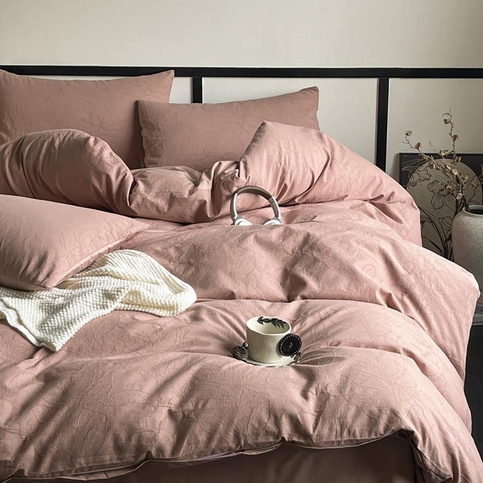 91家纺网 家纺一手货源 找家纺 雅居纺家纺 2024新款100%全棉三层纱提花四件套 浪漫树叶