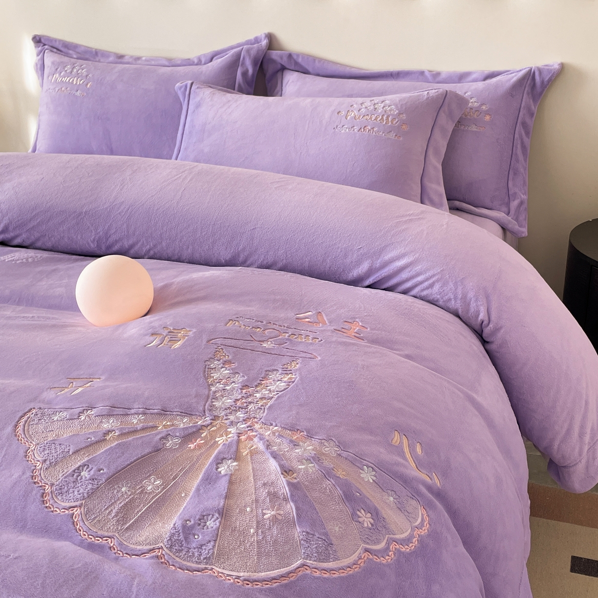 91家纺网 家纺一手货源 找家纺 新方向 2025新款全消光A类牛奶绒四件套-公主请开心2 公主请开心-莫奈紫