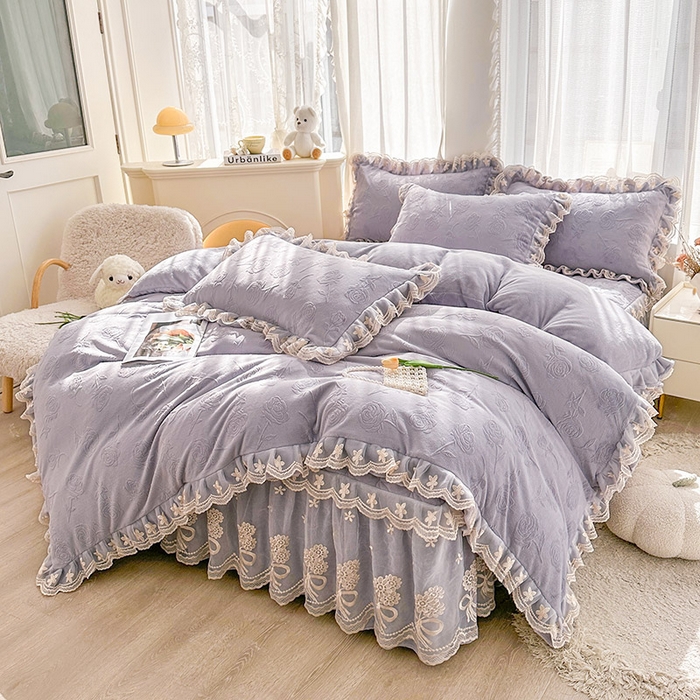 91家纺网 家纺一手货源 找家纺 虹星家纺 2024新款雕花夹棉蕾丝牛奶绒床裙四件套-罗马花园 罗马花园 香芋紫