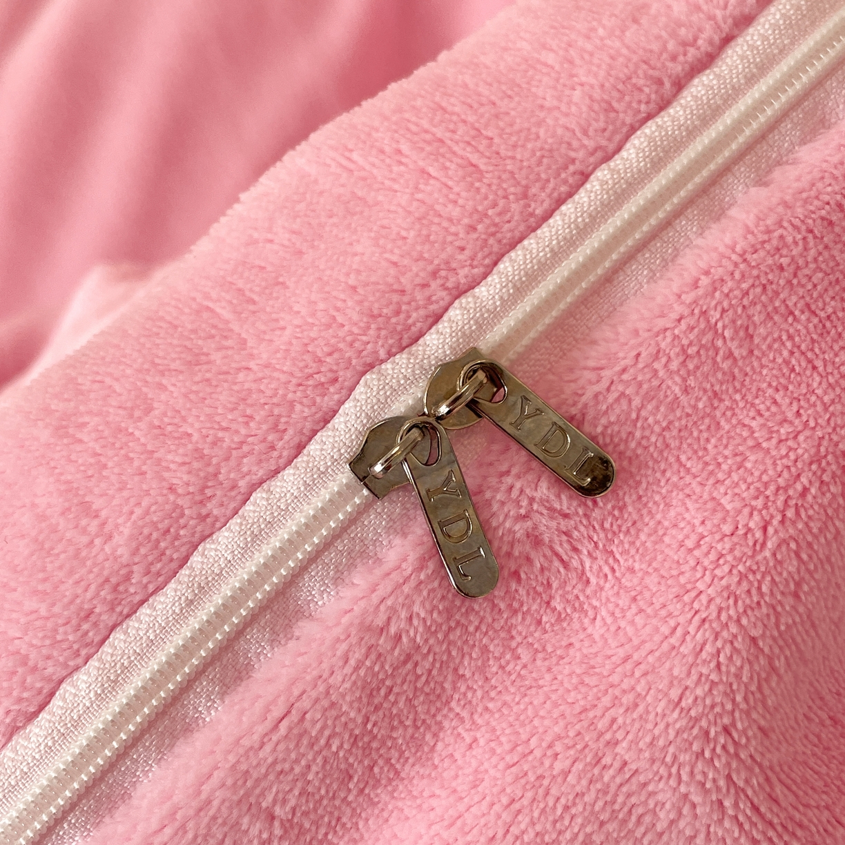 91家纺网 家纺一手货源 找家纺 新方向 2025新款全消光A类牛奶绒四件套-公主请开心2 公主请开心-粉