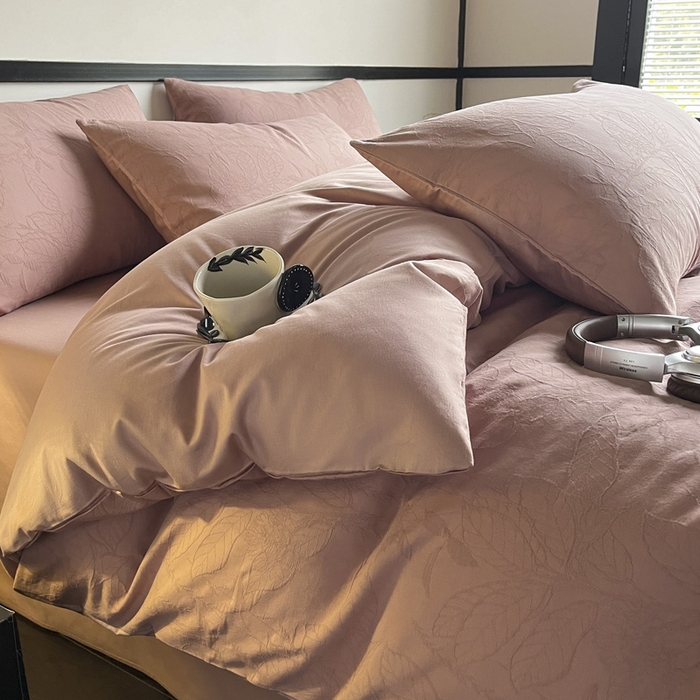 91家纺网 家纺一手货源 找家纺 雅居纺家纺 2024新款100%全棉三层纱提花四件套 浪漫树叶