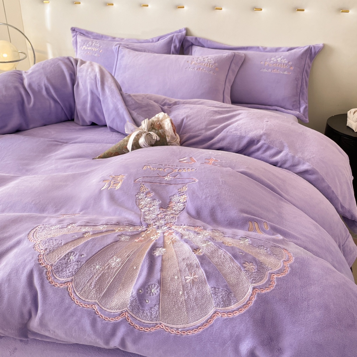91家纺网 家纺一手货源 找家纺 新方向 2025新款全消光A类牛奶绒四件套-公主请开心2 公主请开心-莫奈紫