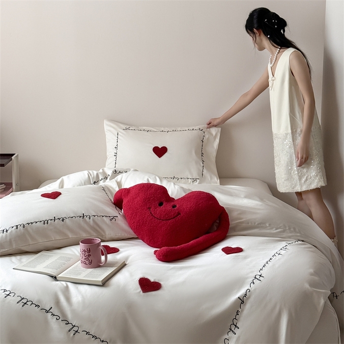 91家纺网 家纺一手货源 找家纺 窝米 2025春季新品50支高定毛巾绣刺绣款四件套-Love Love-奶白