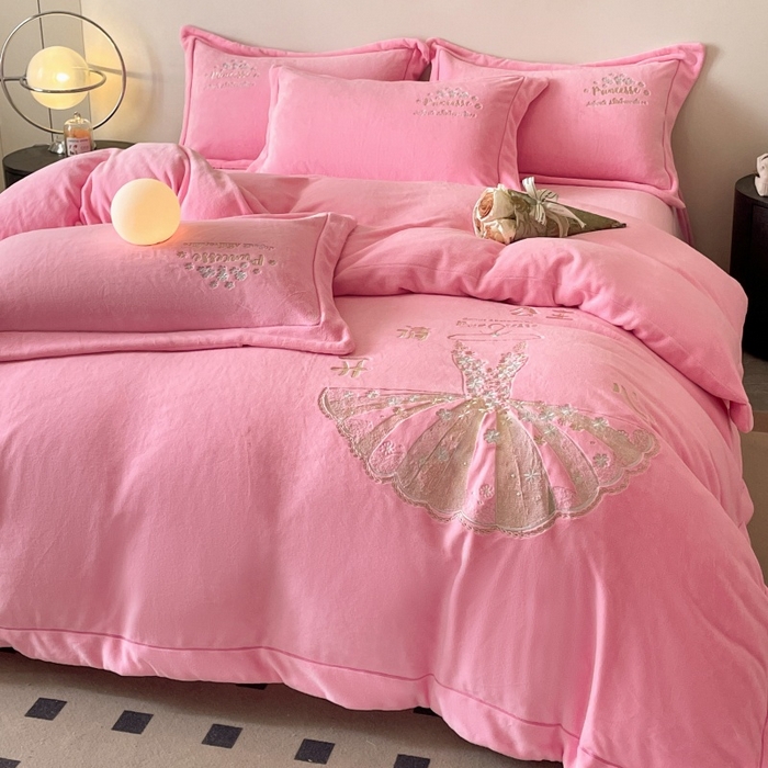 91家纺网 家纺一手货源 找家纺 新方向 2025新款全消光A类牛奶绒四件套-公主请开心2 公主请开心-粉