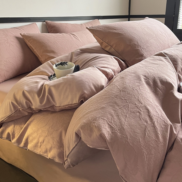 91家纺网 家纺一手货源 找家纺 雅居纺家纺 2024新款100%全棉三层纱提花四件套 浪漫树叶