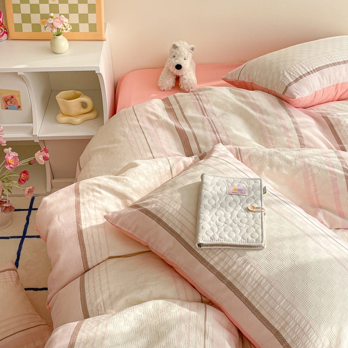 91家纺网 家纺一手货源 找家纺 雅居纺家纺 2024新款100%全棉简约提花四件套 简希-粉