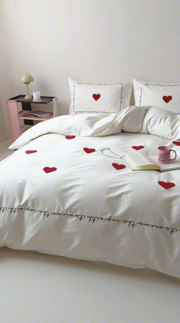 91家纺网 家纺一手货源 找家纺 窝米 2025春季新品50支高定毛巾绣刺绣款四件套-Love Love-奶白