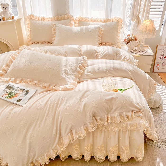 91家纺网 家纺一手货源 找家纺 虹星家纺 2024新款雕花夹棉蕾丝牛奶绒床裙四件套-罗马花园 罗马花园 象牙白