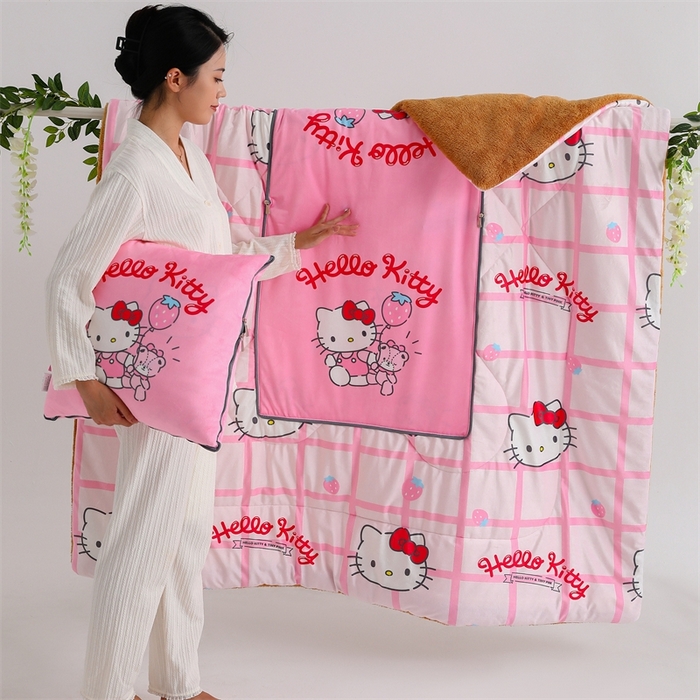 91家纺网 家纺一手货源 找家纺 照世家纺 2024新款三丽鸥印花抱枕被（控价59、82、109、139） 凯蒂猫