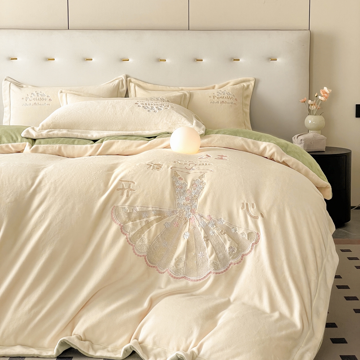 91家纺网 家纺一手货源 找家纺 新方向 2025新款全消光A类牛奶绒四件套-公主请开心2 公主请开心-奶白