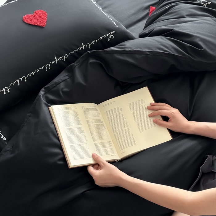 91家纺网 家纺一手货源 找家纺 窝米 2025春季新品40支高定毛巾绣刺绣款四件套-Love Love-神秘黑