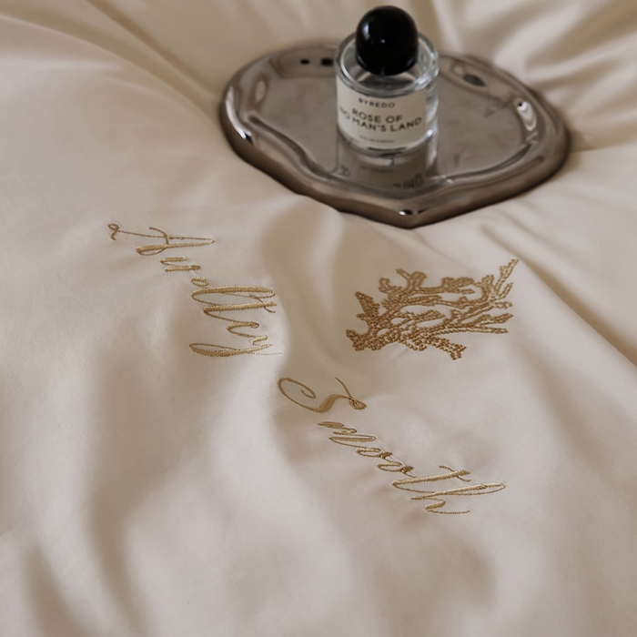 91家纺网 家纺一手货源 找家纺 2024新款60S长绒棉珊瑚绣花款四件套-告白系列（常规版） 告白-米咖