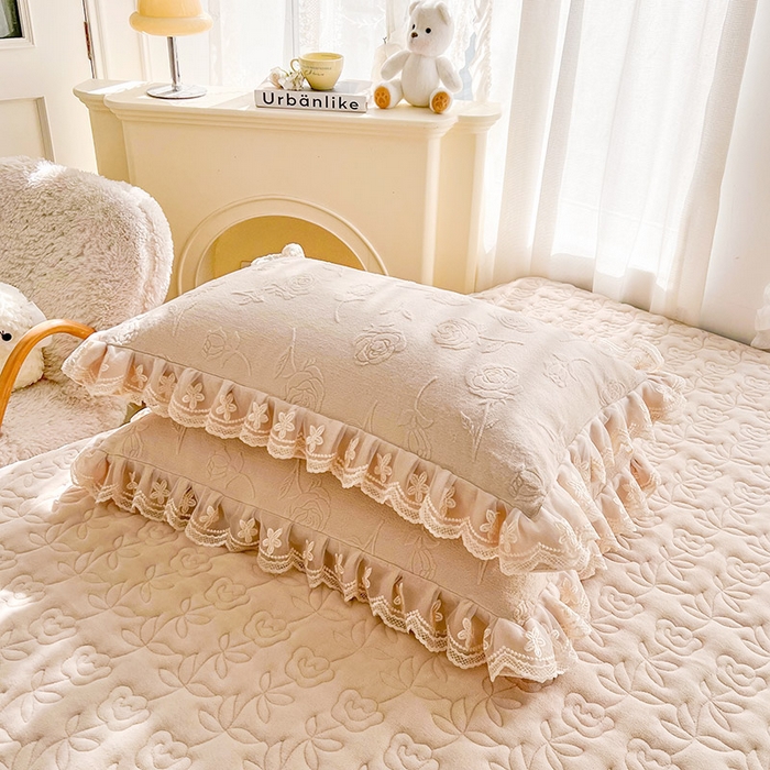 91家纺网 家纺一手货源 找家纺 虹星家纺 2024新款雕花夹棉蕾丝牛奶绒床裙-罗马花园 罗马花园 卡其