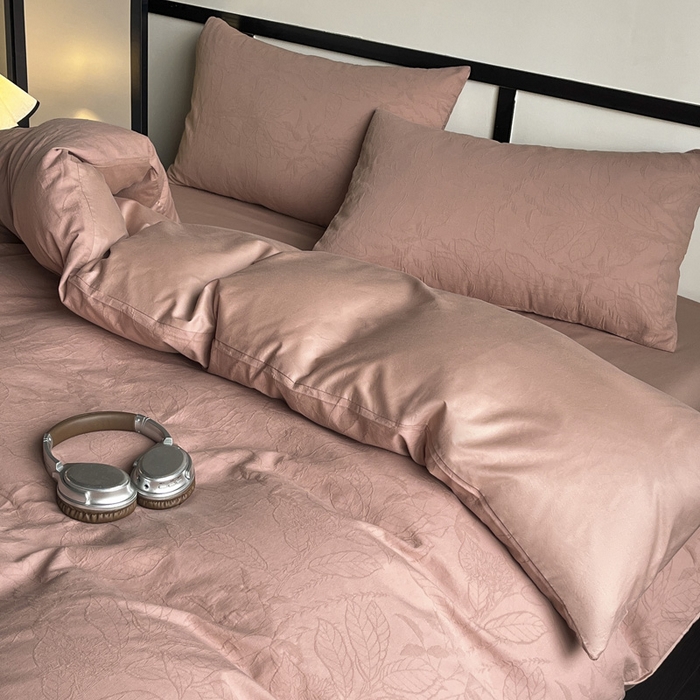 91家纺网 家纺一手货源 找家纺 雅居纺家纺 2024新款100%全棉三层纱提花四件套 浪漫树叶