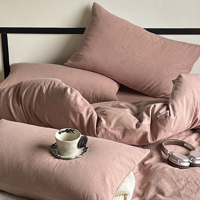 91家纺网 家纺一手货源 找家纺 雅居纺家纺 2024新款100%全棉三层纱提花四件套 浪漫树叶