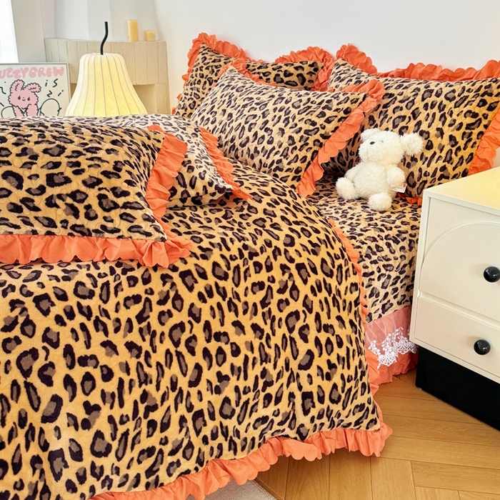 91家纺网 家纺一手货源 找家纺 添越 2024新款牛奶绒夹棉床盖三件套四件套 豹纹