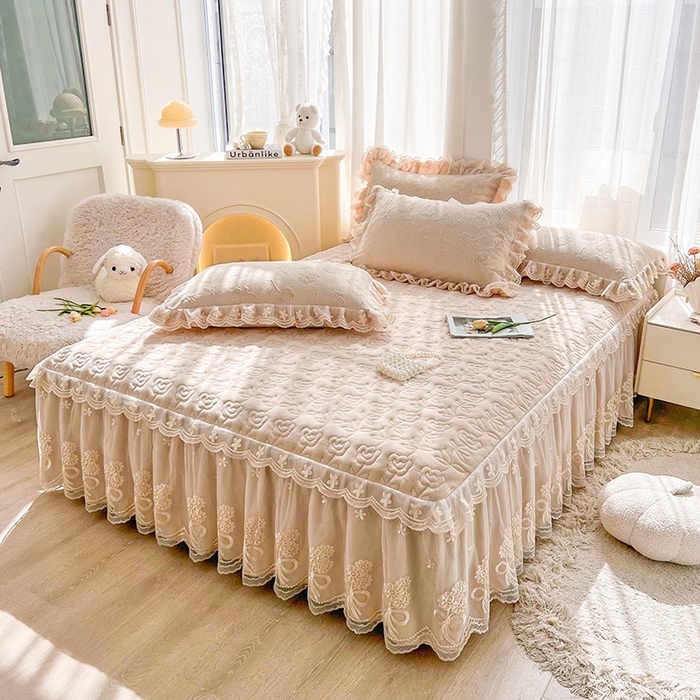 91家纺网 家纺一手货源 找家纺 虹星家纺 2024新款雕花夹棉蕾丝牛奶绒床裙-罗马花园 罗马花园 卡其