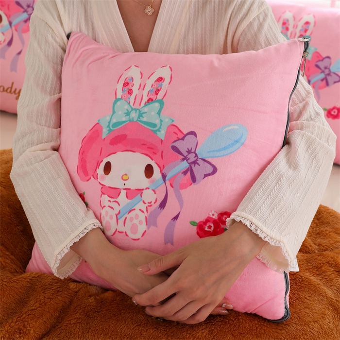 91家纺网 家纺一手货源 找家纺 照世家纺 2024新款三丽鸥印花抱枕被（控价59、82、109、139） 美乐蒂