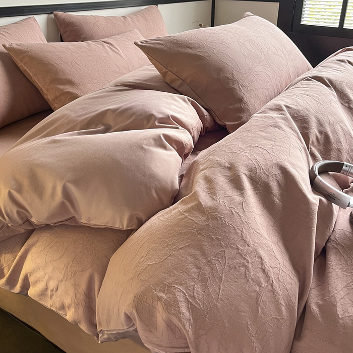 91家纺网 家纺一手货源 找家纺 雅居纺家纺 2024新款100%全棉三层纱提花四件套 浪漫树叶