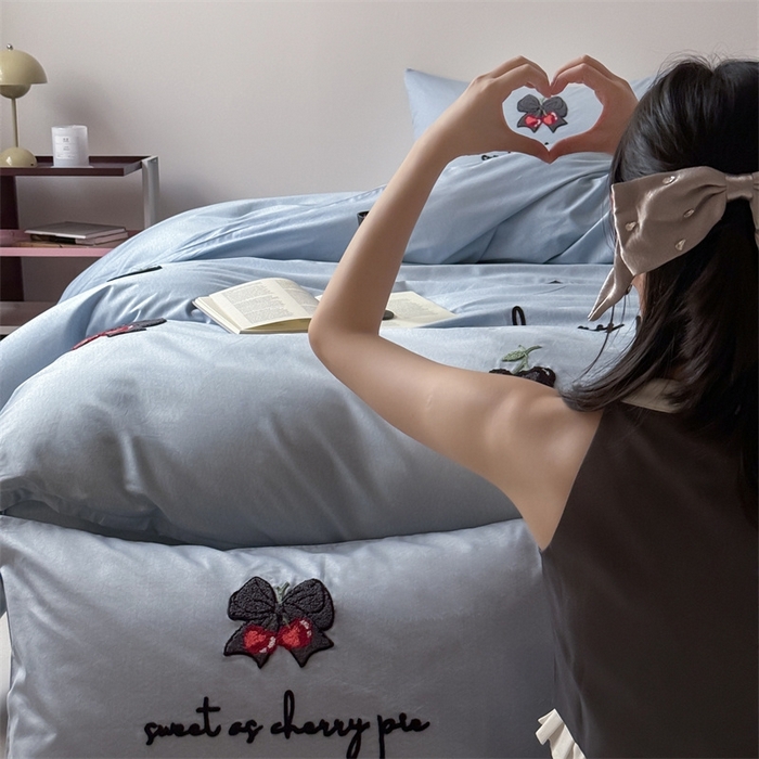 91家纺网 家纺一手货源 找家纺 窝米 2025春季新品40S高定毛巾绣刺绣款四件套-小樱结 小樱结-蓝