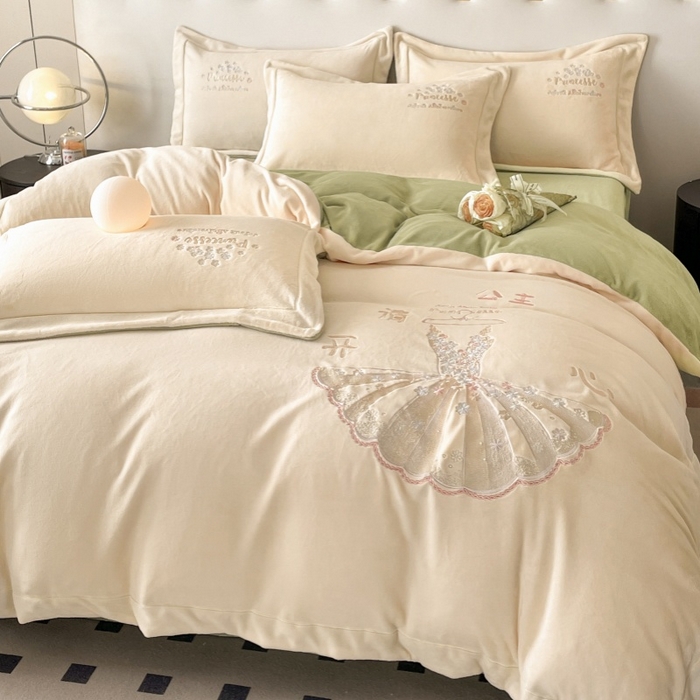 91家纺网 家纺一手货源 找家纺 新方向 2025新款全消光A类牛奶绒四件套-公主请开心2 公主请开心-奶白