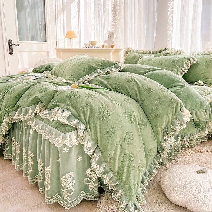 91家纺网 家纺一手货源 找家纺 虹星家纺 2024新款雕花夹棉蕾丝牛奶绒床裙四件套-罗马花园 罗马花园 果绿