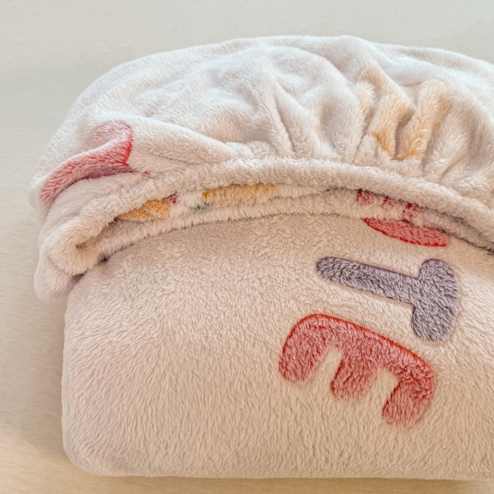 91家纺网 家纺一手货源 找家纺 悦织湾家纺 2025新款加厚雪花绒印花床笠保暖牛奶绒床笠跨境专供外贸出口电商直播热销款 雪花绒床笠-毛毛球