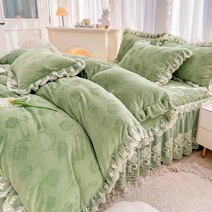 91家纺网 家纺一手货源 找家纺 虹星家纺 2024新款雕花夹棉蕾丝牛奶绒床裙四件套-罗马花园 罗马花园 果绿