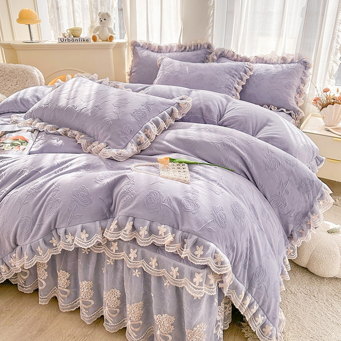 91家纺网 家纺一手货源 找家纺 虹星家纺 2024新款雕花夹棉蕾丝牛奶绒床裙四件套-罗马花园 罗马花园 香芋紫