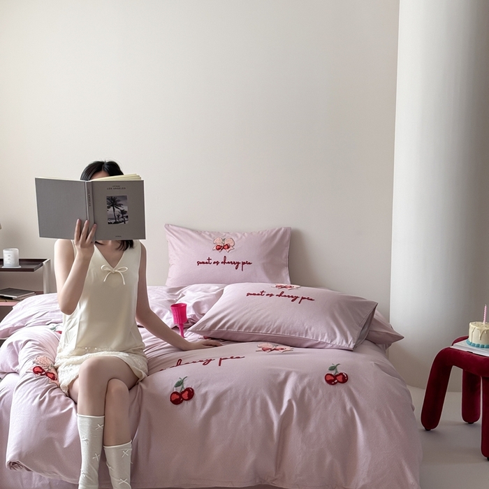 91家纺网 家纺一手货源 找家纺 （总）窝米 2025春季新品40S高定毛巾绣刺绣款四件套-小樱结