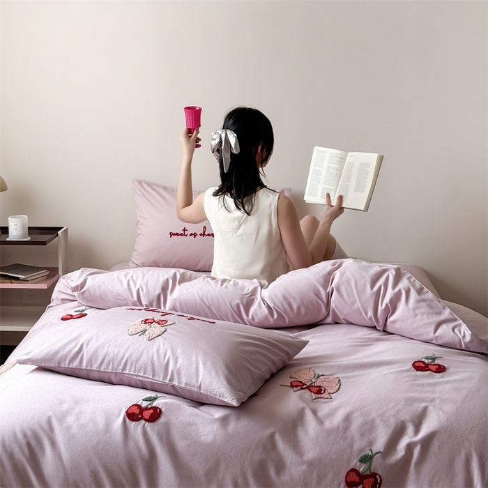 91家纺网 家纺一手货源 找家纺 （总）窝米 2025春季新品40S高定毛巾绣刺绣款四件套-小樱结