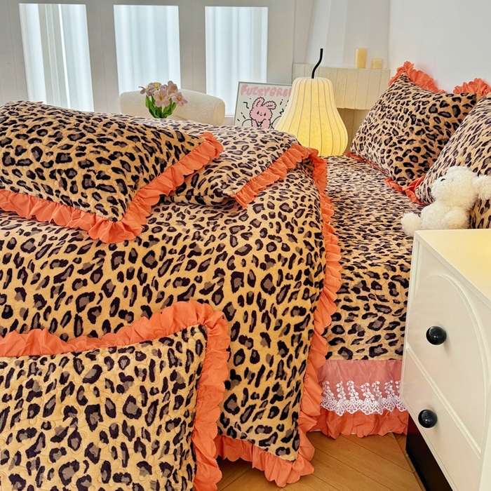 91家纺网 家纺一手货源 找家纺 添越 2024新款牛奶绒夹棉床盖三件套四件套 豹纹