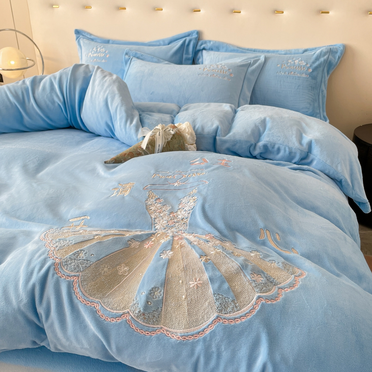 91家纺网 家纺一手货源 找家纺 新方向 2025新款全消光A类牛奶绒四件套-公主请开心2 公主请开心-以太兰