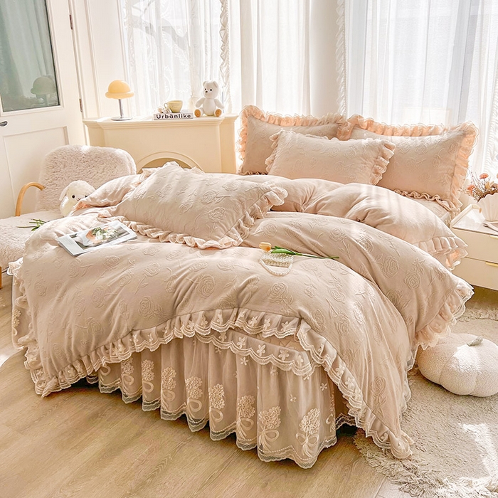 91家纺网 家纺一手货源 找家纺 虹星家纺 2024新款雕花夹棉蕾丝牛奶绒床裙四件套-罗马花园 罗马花园 卡其