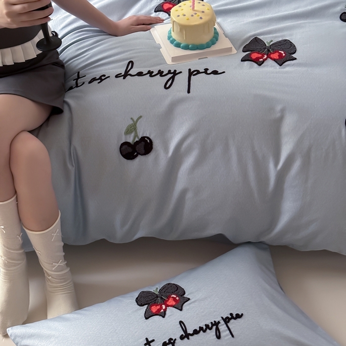 91家纺网 家纺一手货源 找家纺 窝米 2025春季新品40S高定毛巾绣刺绣款四件套-小樱结 小樱结-蓝