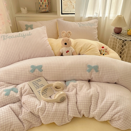 91家纺网 家纺一手货源 找家纺 （总）2024新款A类ins毛巾绣少女猫咪可爱蝴蝶结格子混搭加厚牛奶绒系列四件套