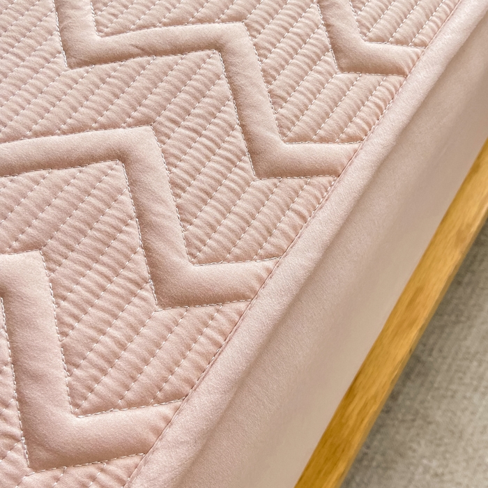 91家纺网 家纺一手货源 找家纺 悦织湾家纺 2025新款A类本色原棉大豆床笠 麦浪纹-豆沙粉