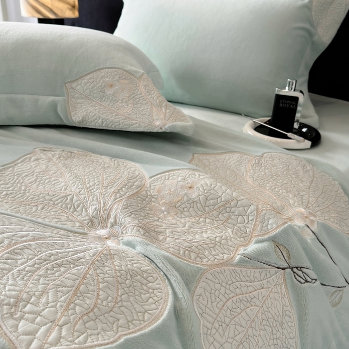 91家纺网 家纺一手货源 找家纺 （总）沐白家居 2024新款全消光高克重锦芙牛奶绒绣花四件套-香雪兰