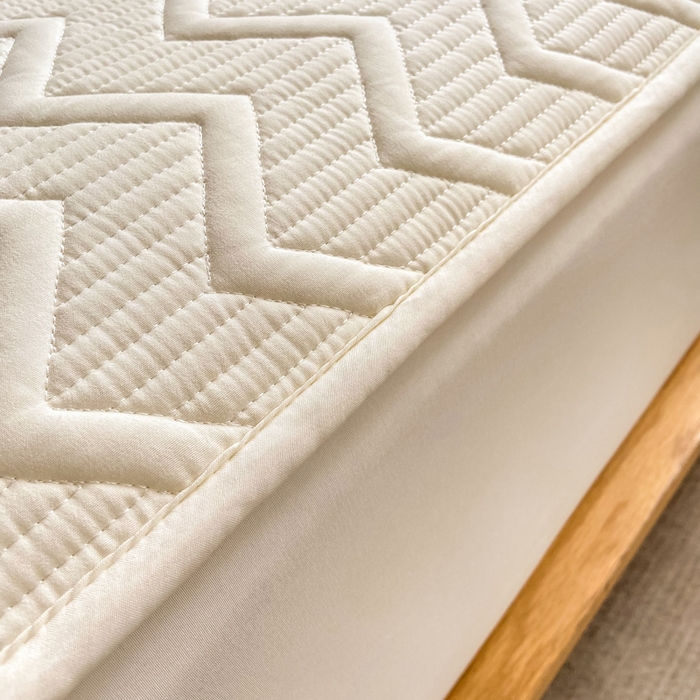 91家纺网 家纺一手货源 找家纺 悦织湾家纺 2025新款A类本色原棉大豆床笠 麦浪纹-米白