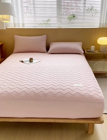 91家纺网 家纺一手货源 找家纺 悦织湾家纺 2025新款A类本色原棉大豆床笠 麦浪纹-豆沙粉