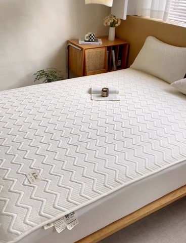 91家纺网 家纺一手货源 找家纺 悦织湾家纺 2025新款A类本色原棉大豆床笠 麦浪纹-米白