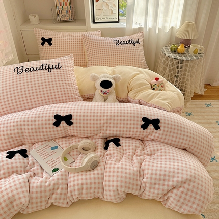 2024新款A类ins毛巾绣少女猫咪可爱蝴蝶结格子混搭加厚牛奶绒系列四件套 绒少女毛巾绣-可爱蝴蝶结粉黑