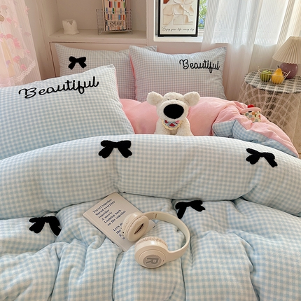 2024新款A类ins毛巾绣少女猫咪可爱蝴蝶结格子混搭加厚牛奶绒系列四件套 绒少女毛巾绣-可爱蝴蝶结蓝黑