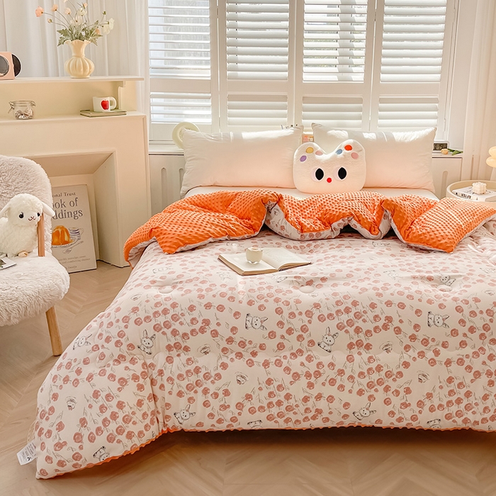 91家纺网 家纺一手货源 找家纺 博弈家纺 2024新款豆豆绒双面大豆被 花园萌兔